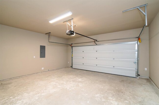 Building Photo - 600 Harvest Moon Dr