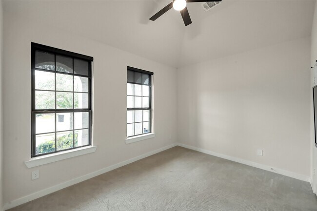 Building Photo - 6718 Waxbill Rd