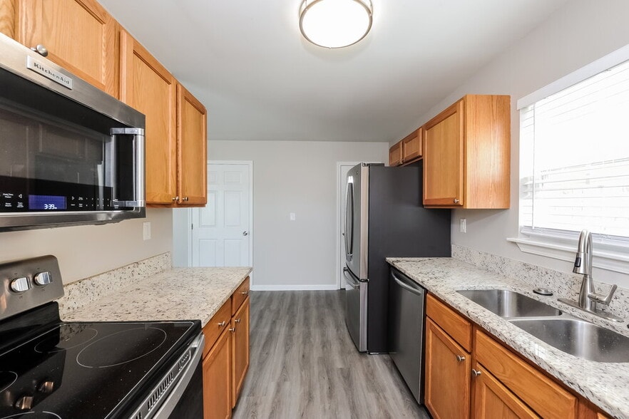 Building Photo - 122 Village Pkwy