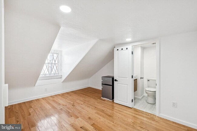 Building Photo - 1223 Spruce St