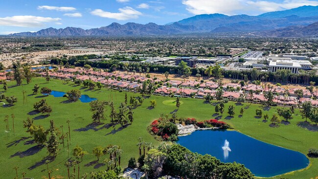 Building Photo - 216 W Kavenish Dr