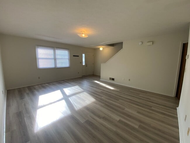 Building Photo - Northside Bloomington 3BR/2.5BA Townhome