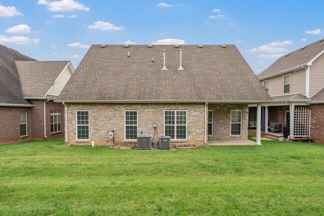 Building Photo - Pet Friendly in Sango!