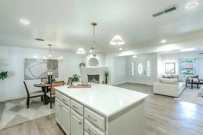 Building Photo - 5220 Lake Charles Dr