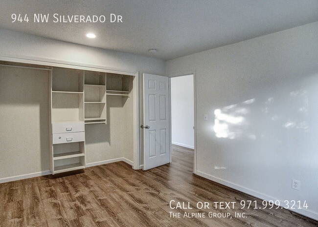Building Photo - 944 NW Silverado Dr