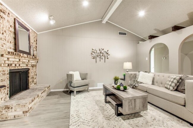 Building Photo - 2205 Richbrook Dr