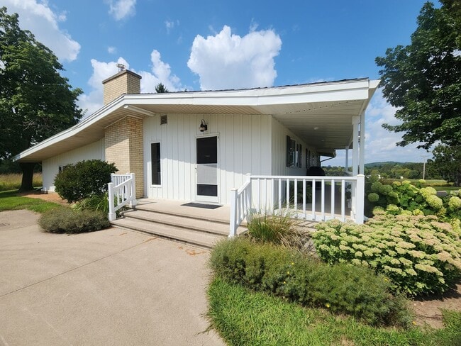 Building Photo - N5299 Windy Hill Rd