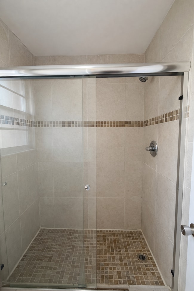 Building Photo - Woodlands / Lakeside Estates