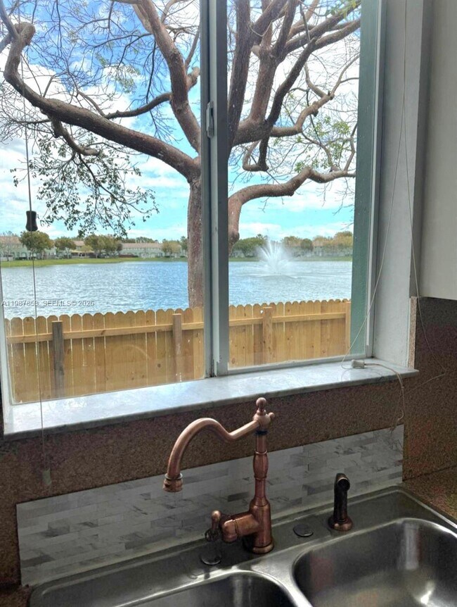 Building Photo - 2525 SE 14th Ave