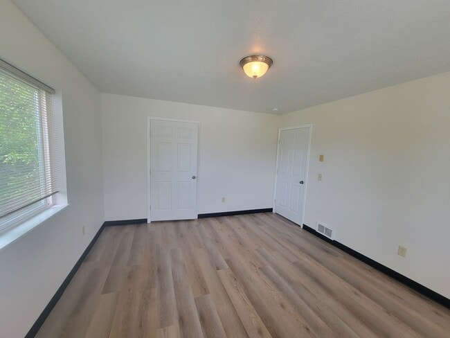 Building Photo - 301-303 McAvoy Rd