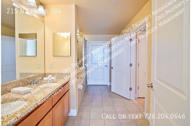 Building Photo - 215 Center St