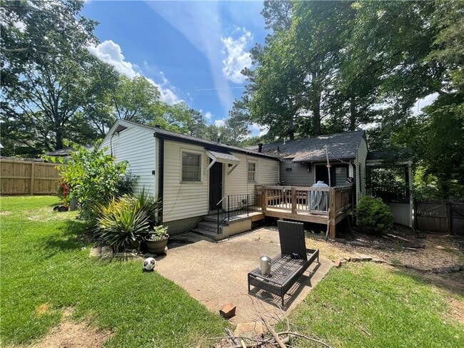 Building Photo - 737 Sunnybrook Dr