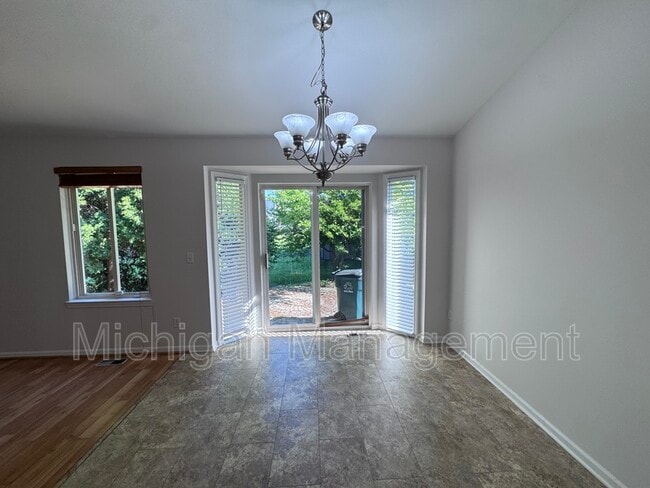 Building Photo - 173 Algansee Dr