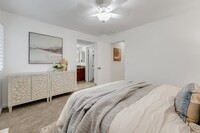 Building Photo - 556 Valley Forge Way