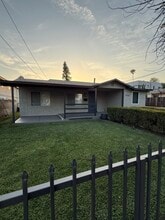 Building Photo - 433 Linda Rosa Ave