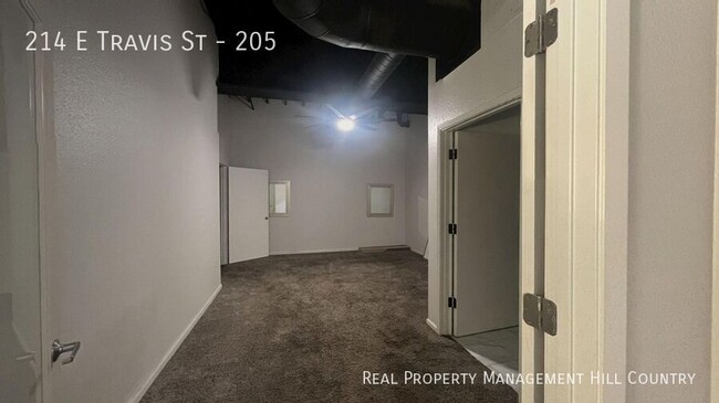 Building Photo - 214 E Travis St