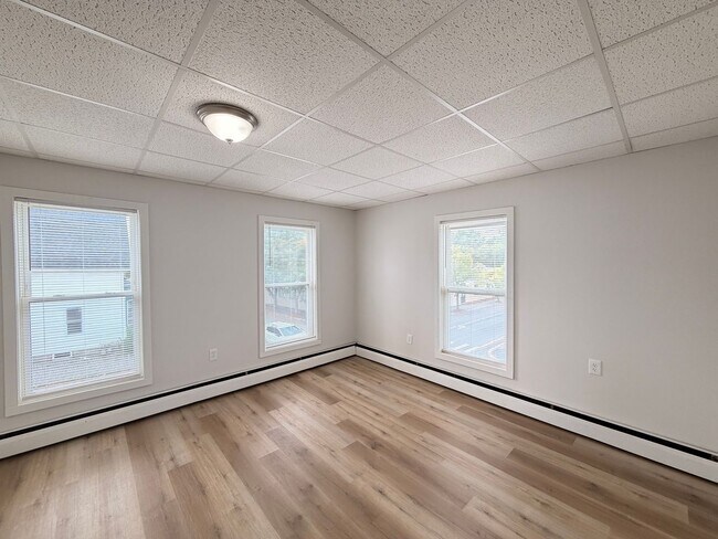 Building Photo - 659 Chestnut St