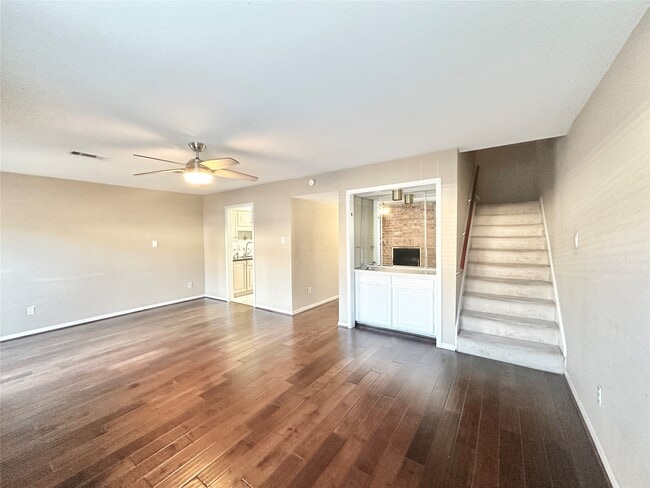 Building Photo - 10353 Briar Forest Dr