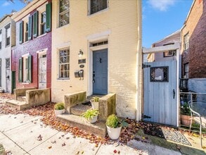 Building Photo - 313 S Market St