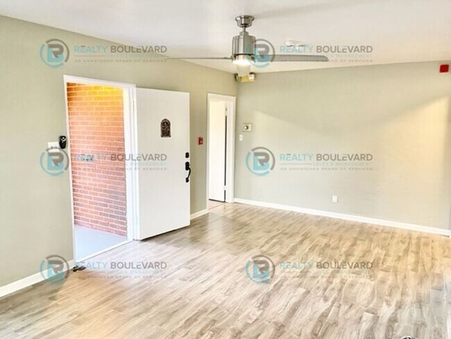 Building Photo - **1 Month Free** Stylish, Remodeled 3-Bedr...