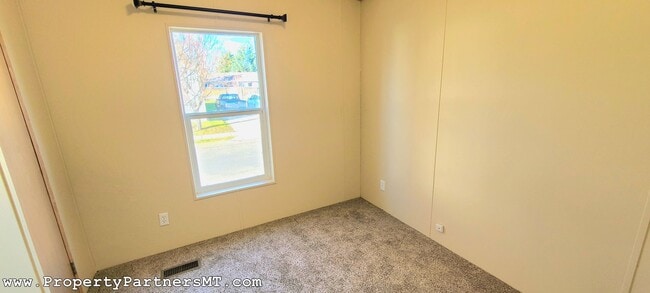 Building Photo - *** ONE MOTH FREE RENT!***  3 Bed 2 Bath M...