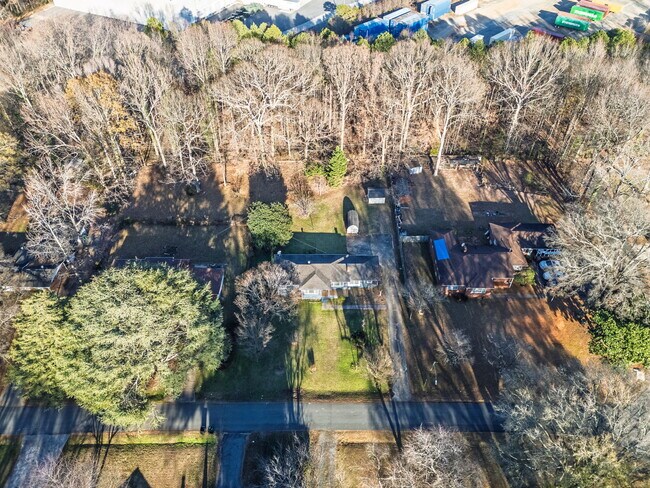 Building Photo - 2710 Tallu Rd