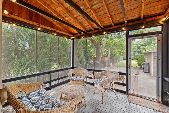 Building Photo - 758 Chester St