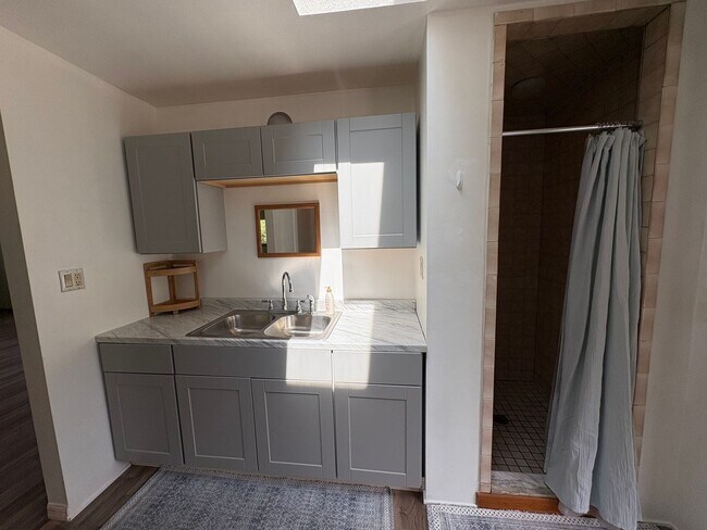 Building Photo - 6140 E Tenison St