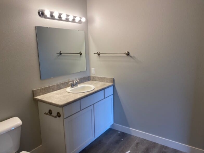 Building Photo - 3250 Rosebud Dr