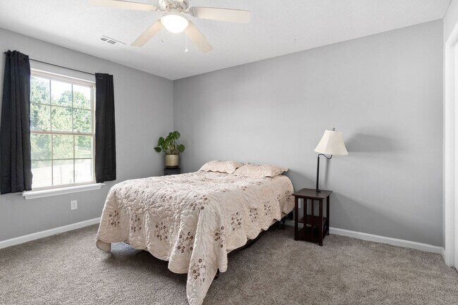 Building Photo - 4 Bedroom Pet Friend Home For Rent Near Dotsonville Road!