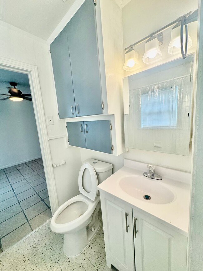 Building Photo - Spacious 4 Bedroom / 3 Bath Home for Rent – Westside Corpus Christi (Section 8 Welcomed)