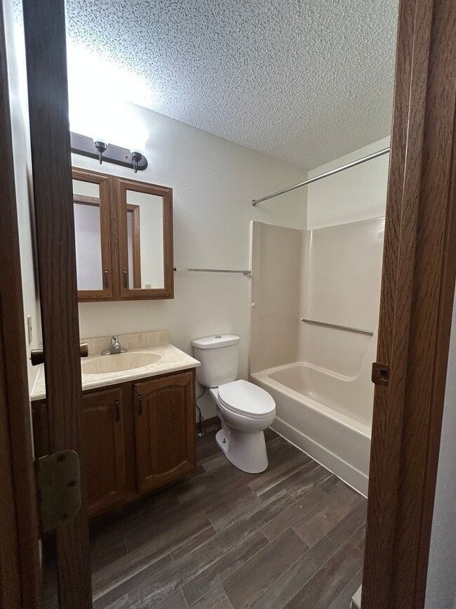 Building Photo - 2 Bed, 2 Bath 4-plex unit in Fargo!