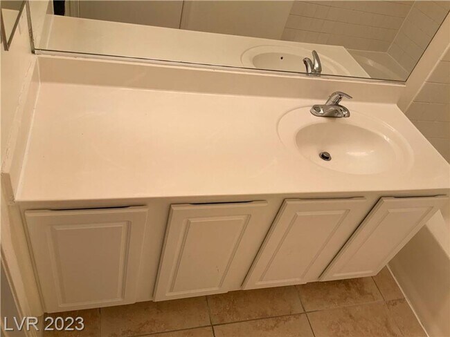 Building Photo - CHARMING SPLIT LEVEL HOME. FEATURING OPEN FAMILY ROOM