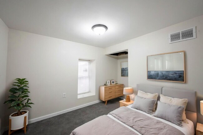 Building Photo - 514 N Chester Ave