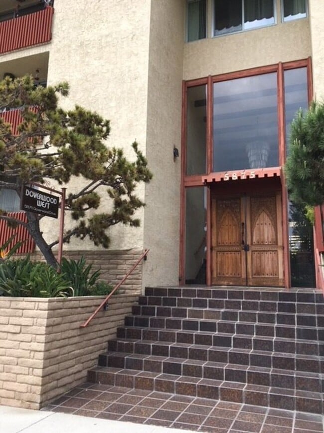 Building Photo - Spacious 2-Bed, 2-Bath Condo in Prime Culver City Location – Freshly Updated!