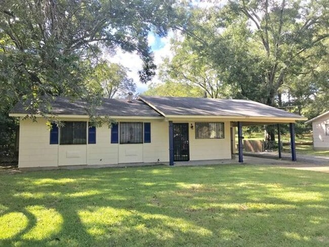 Primary Photo - 1735 Woody Dr