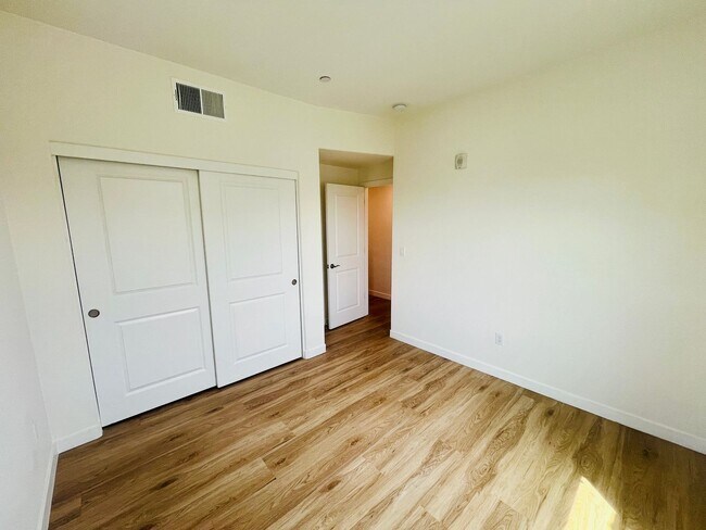 Building Photo - Vibrant 3 BED + 2.5 BA Milpitas Townhouse. Stainless Steel Appliances. Great Location.