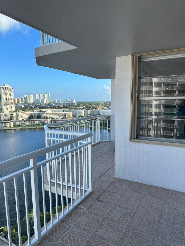Building Photo - 18041 Biscayne Blvd