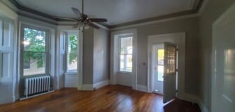 Building Photo - 515 W Washington St