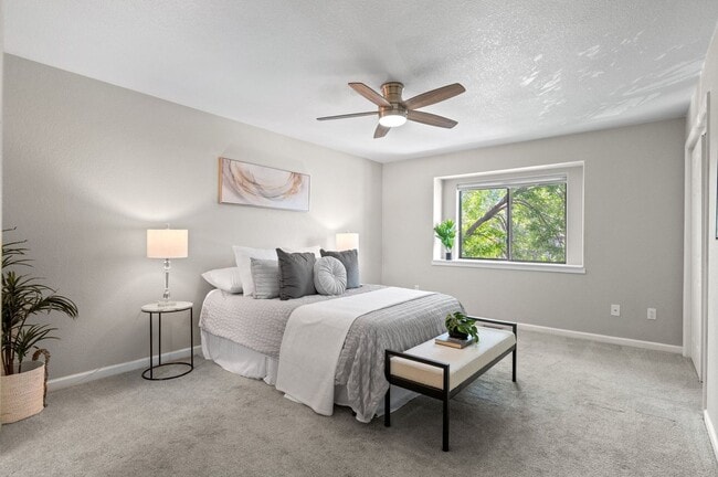 Building Photo - Contemporary Comfort Meets Convenience in ...