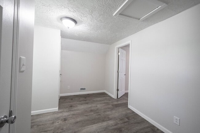 Building Photo - "Spacious 4-Bedroom Gem with 2 Full Baths ...