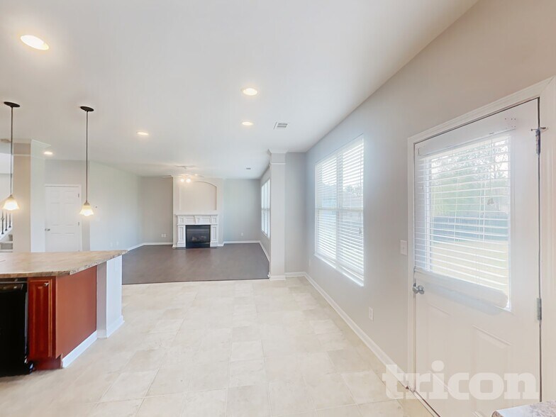 Building Photo - 5517 Village Trace