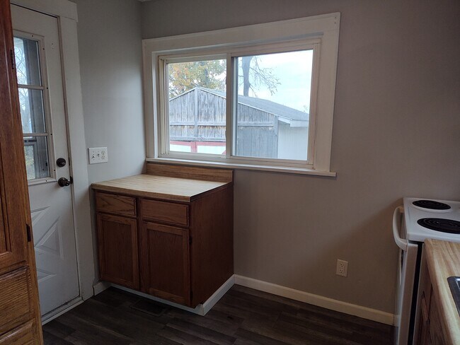 Building Photo - 145 21st St NW