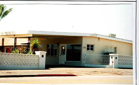 Primary Photo - Circle J/R Apartments