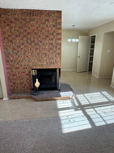 Building Photo - 1326 San Pedro Dr SE