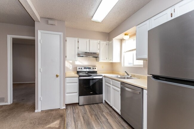 Building Photo - Inviting 2-Bed, 2-Bath in a Quiet 6-Plex