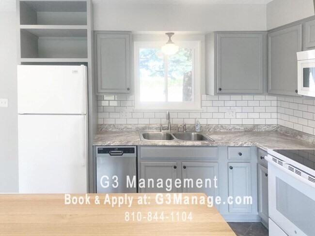 Building Photo - 570 E Marr Rd