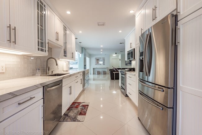 Building Photo - 1510 SE 14th Ct