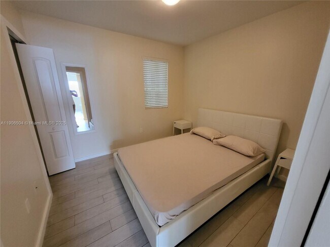 Building Photo - 1601 Meridian Ave