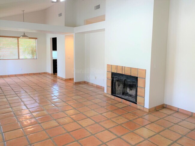 Building Photo - 4667 W Harrison St